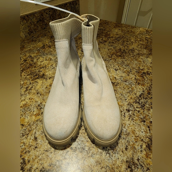 Steve Madden Boots - Picture 2 of 2